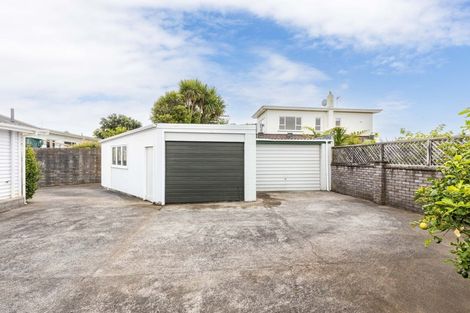 Photo of property in 7 Waimea Street, Westown, New Plymouth, 4310