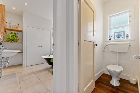 Photo of property in 2 Slater Road, South Head, Helensville, 0874