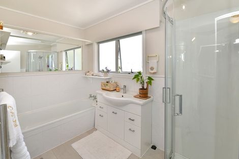 Photo of property in 18 Gledstane Road, Stanmore Bay, Whangaparaoa, 0932