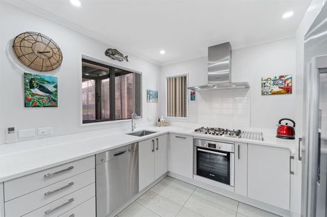 Photo of property in 18 Maylee Crescent, Gulf Harbour, Whangaparaoa, 0930