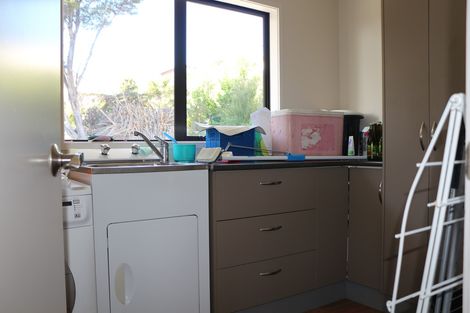 Photo of property in 2 Coachmans Way, Cable Bay, 0420