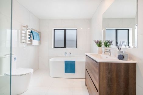 Photo of property in 18 Lime Hill Rise, Flat Bush, Auckland, 2019