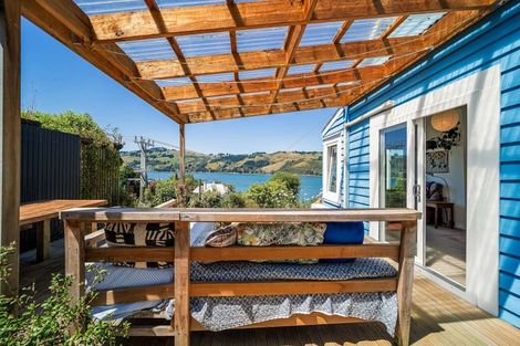 Photo of property in 17 Adderley Terrace, Ravensbourne, Dunedin, 9022