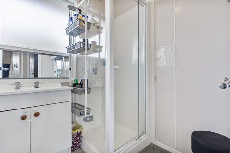 Photo of property in 41 Vina Place, Massey, Auckland, 0614