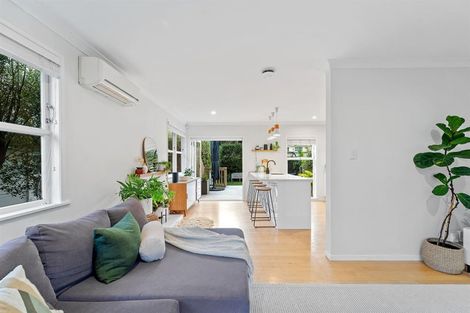 Photo of property in 1/17 Arosa Place, Forrest Hill, Auckland, 0620