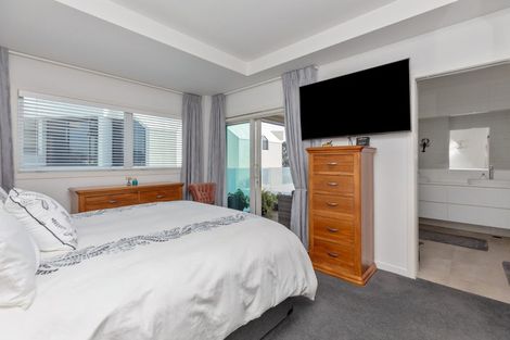 Photo of property in 1/154 Marine Parade, Mount Maunganui, 3116