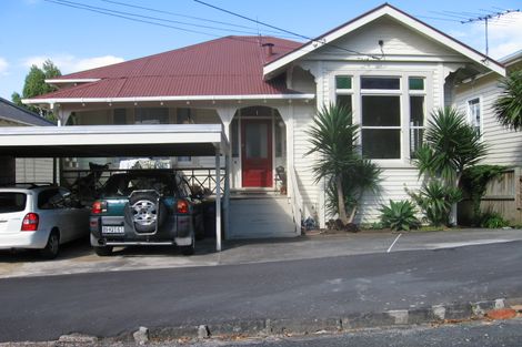 Photo of property in 14 Shoal Bay Road, Devonport, Auckland, 0624