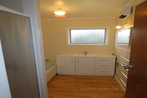 Photo of property in 8 Bodi Place, Te Atatu South, Auckland, 0610