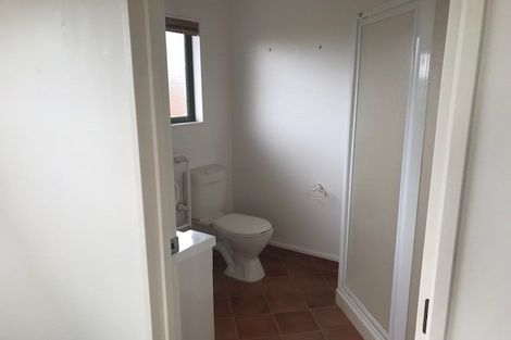 Photo of property in 11 Mannikin Place, Unsworth Heights, Auckland, 0632