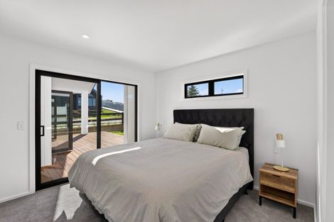Photo of property in 8 Annie Aranui Drive, Poraiti, 4182