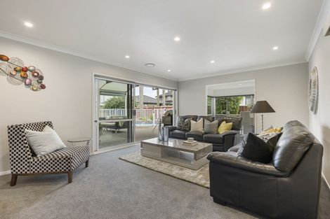 Photo of property in 21 Perotti Place, Conifer Grove, Takanini, 2112