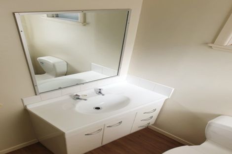 Photo of property in 1/64 Hogans Road, Glenfield, Auckland, 0629