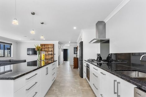 Photo of property in 67 Awatira Drive, Papamoa Beach, Papamoa, 3118