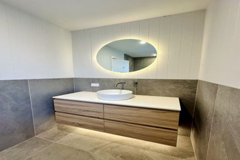 Photo of property in 8 John Dee Crescent, Red Beach, 0932