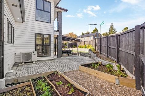 Photo of property in 1 Arataki Way, Glen Eden, Auckland, 0602