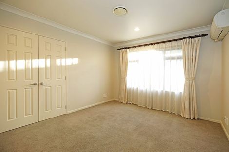 Photo of property in 5 Quedley Court, Eastern Beach, Auckland, 2012