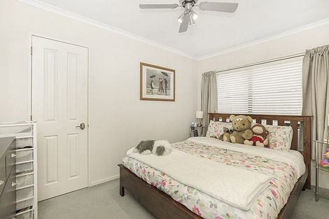 Photo of property in 70 Lothian Brae, Wattle Downs, Auckland, 2103