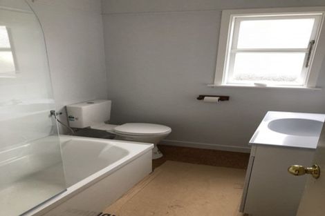 Photo of property in 10 Oxford Crescent, Ebdentown, Upper Hutt, 5018