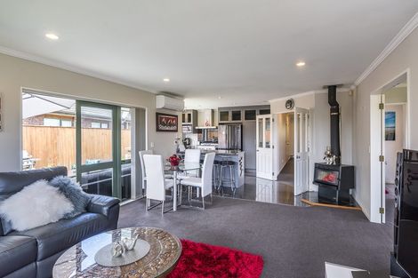 Photo of property in 127 Realm Drive, Paraparaumu, 5032