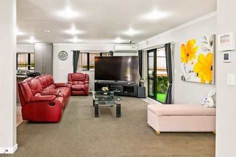 Photo of property in 14 Bradnor Meadows Drive, Swanson, Auckland, 0612
