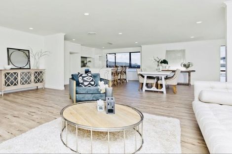 Photo of property in 15 Para Close, Fairview Heights, Auckland, 0632