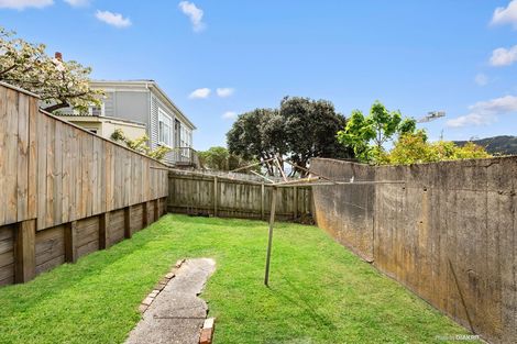 Photo of property in 30 Drummond Street, Mount Cook, Wellington, 6021