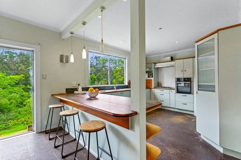 Photo of property in 10 Hobbs Road, Matakatia, Whangaparaoa, 0930