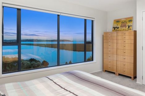 Photo of property in 187 West Harbour Drive, West Harbour, Auckland, 0618