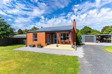 Photo of property in 6 North Foreland Street, Waihola, Milton, 9073