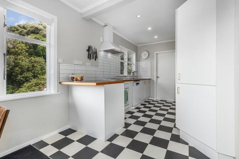 Photo of property in 31 Airlie Road, Plimmerton, Porirua, 5026