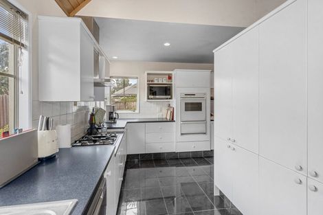 Photo of property in 25 Brockhall Lane, Avonhead, Christchurch, 8042