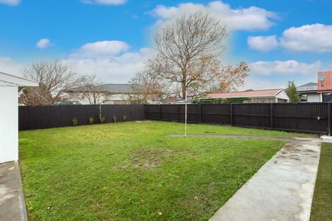 Photo of property in 94 Avondale Road, Avondale, Christchurch, 8061