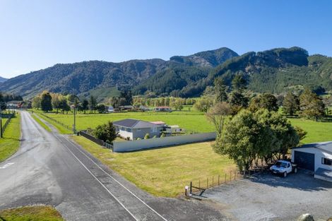 Photo of property in 136 Waller Street, Murchison, 7007