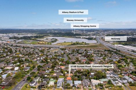 Photo of property in 2/148 Sunset Road, Unsworth Heights, Auckland, 0632