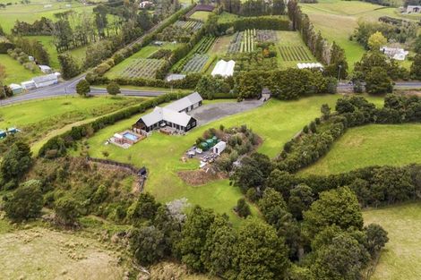 Photo of property in 104 Foster Road, Kumeu, 0891