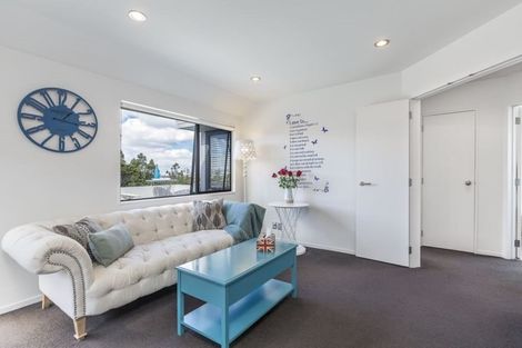 Photo of property in 6/12 Wernham Place, Northcote, Auckland, 0626