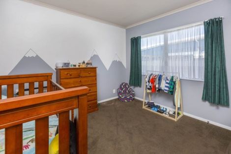 Photo of property in 32a Aniseed Grove, Timberlea, Upper Hutt, 5018