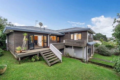 Photo of property in 2/6 Stoneleigh Court, Sunnynook, Auckland, 0632