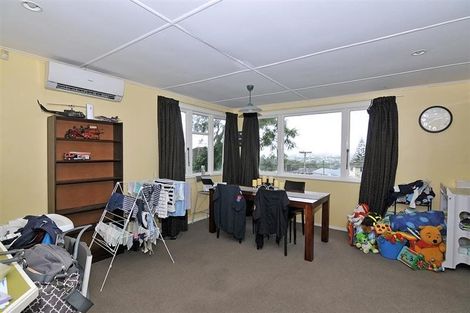 Photo of property in 16 Greer Crescent, Tawa, Wellington, 5028