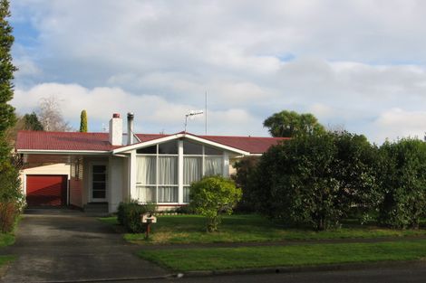 Photo of property in 135 Ruamahanga Crescent, Terrace End, Palmerston North, 4410