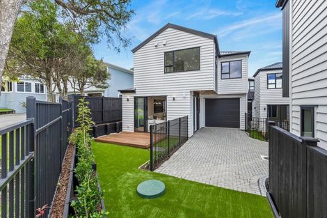Photo of property in 12e Gordon Avenue, Milford, Auckland, 0620