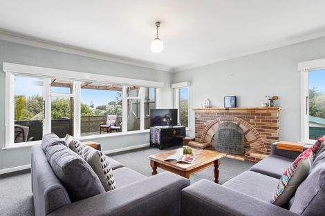 Photo of property in 32 Evans Road, Glen Eden, Auckland, 0602