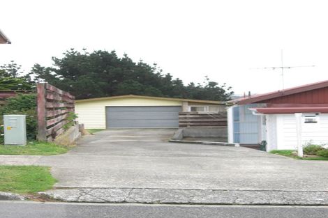 Photo of property in 46b Edgecombe Street, Newlands, Wellington, 6037