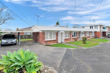 Photo of property in 1/4 Wendell Place, Greenlane, Auckland, 1061