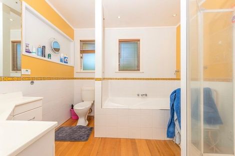 Photo of property in 50 Megan Avenue, Pakuranga Heights, Auckland, 2010