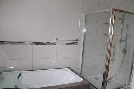 Photo of property in 545 Glenfield Road, Glenfield, Auckland, 0629