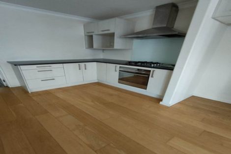 Photo of property in 8 The Rosebowl, Sunnyhills, Auckland, 2010