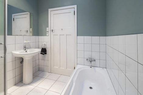 Photo of property in 44 Manapouri Crescent, Hokowhitu, Palmerston North, 4410