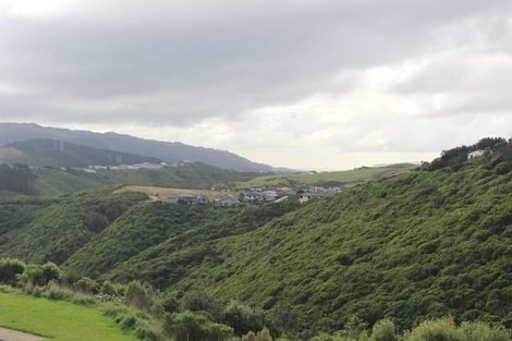 Photo of property in 36a Colchester Crescent, Newlands, Wellington, 6037