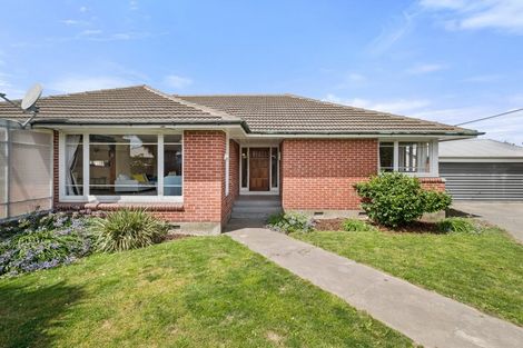 Photo of property in 11 Daniels Road, Redwood, Christchurch, 8051